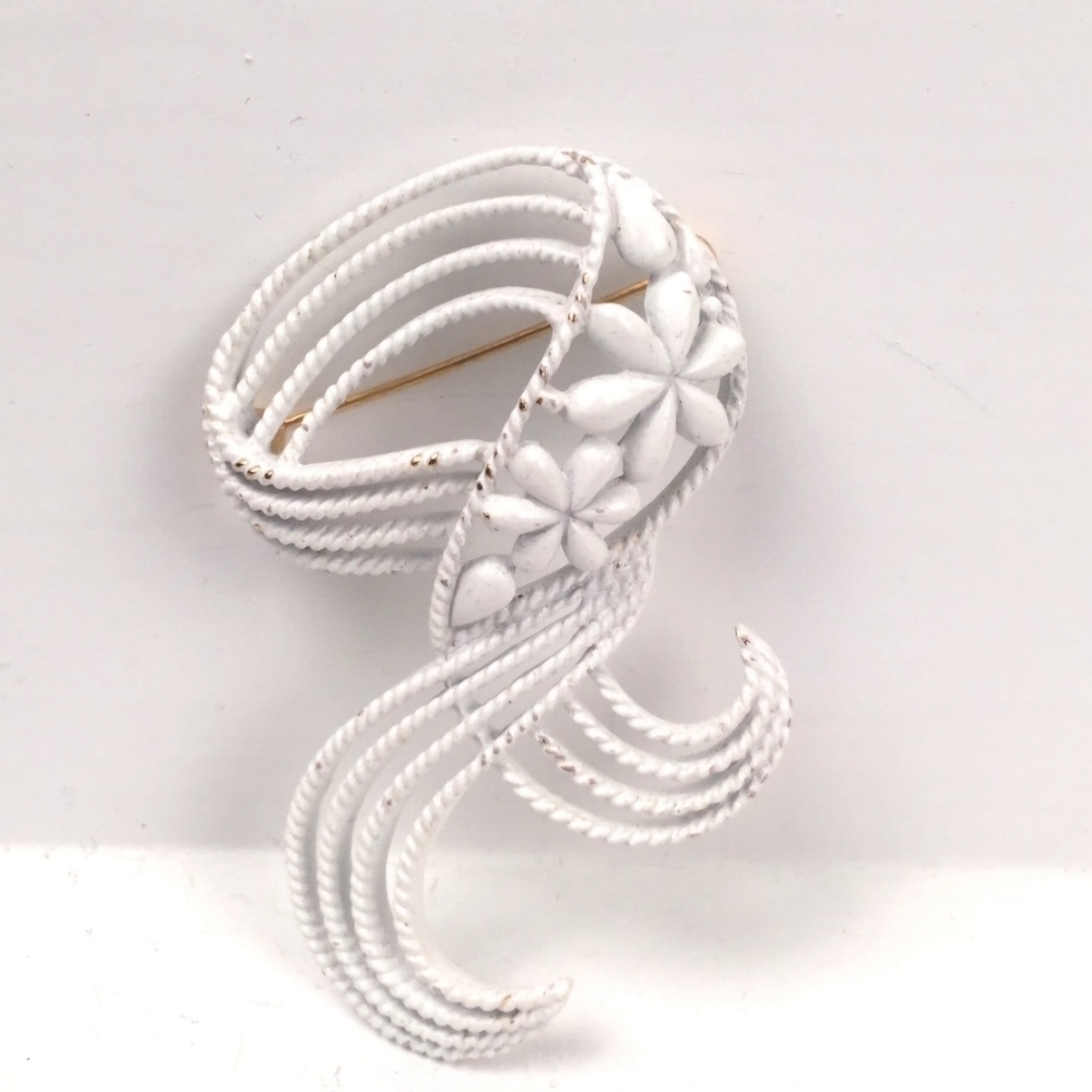 Rare vintage white monet brooch